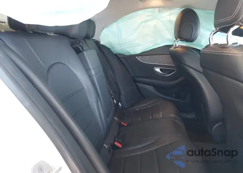 2015 Mercedes-Benz C 300 4Matic/Luxury 4Matic/Sport 4Matic z USA, uszkodzony, nr VIN 55SWF4KBXFU084352